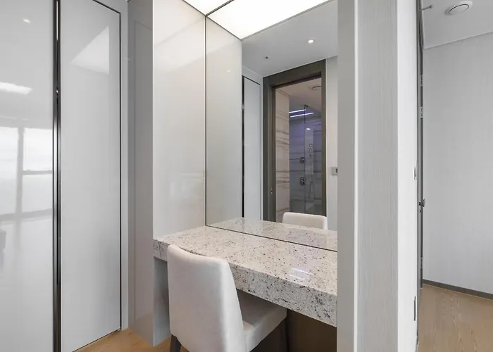 Hotel Lct Y Collection *