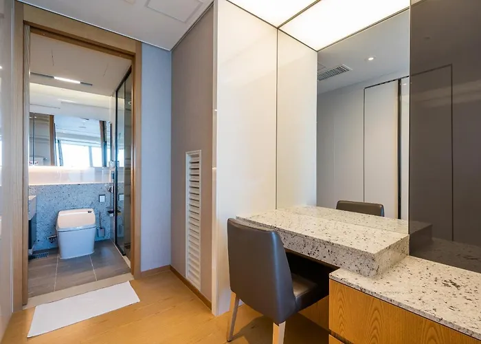 Hotel Lct Y Collection *