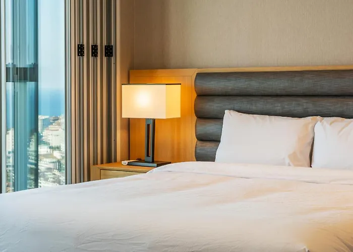 Hotel Lct Y Collection *