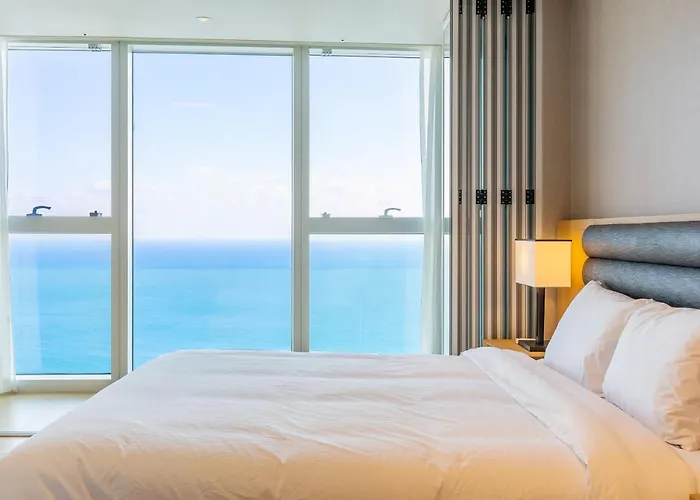Hotel Lct Y Collection *