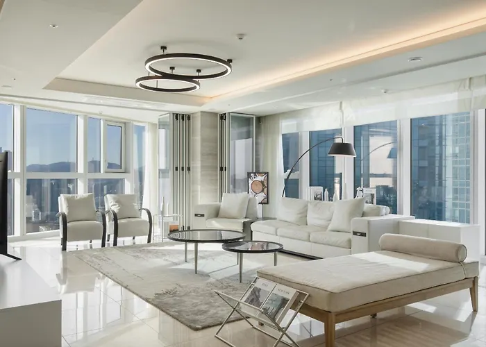 Hotel Lct Y Collection *